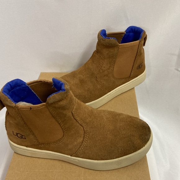 UGG Hamden Suede Pull On Chelsea Sneaker Boot Chestnut Size Youth 2 - Picture 2 of 7